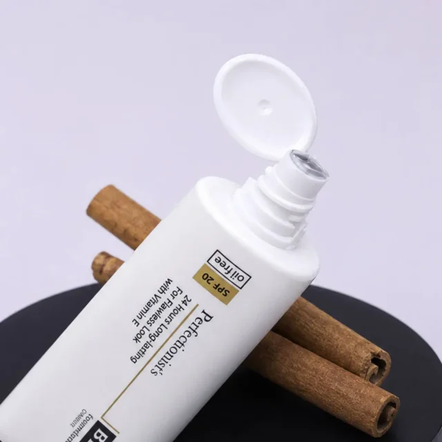 نمای نزدیک از جزئیات بی بی کرم آر تی اس R.T.S شماره B03 با SPF20 حجم 45 میلی‌لیتر